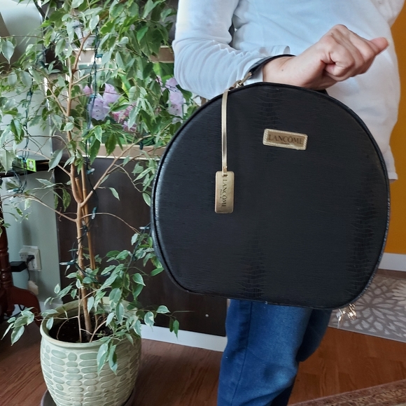 Lancome Round Cosmetic Bag - Picture 4 of 12